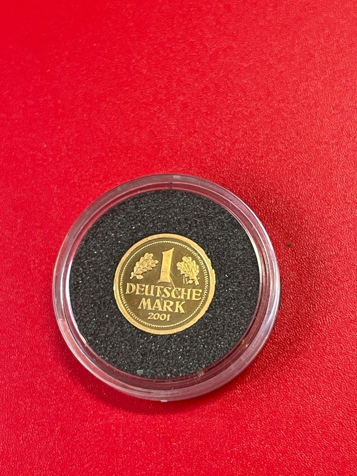 1 Deutsche Mark 2001 0,5g .585 Goldmünze in Berlin