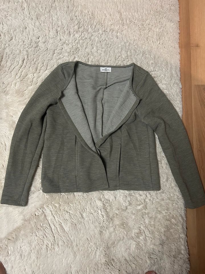 Frauen cardigan in Schrozberg