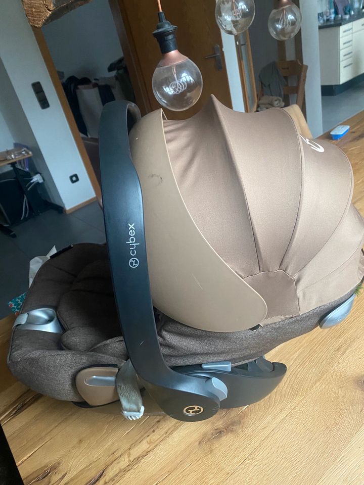 Cybex Cloud Babyschale inkl. Base mit IsoFix-Befestigung. in Schweinfurt