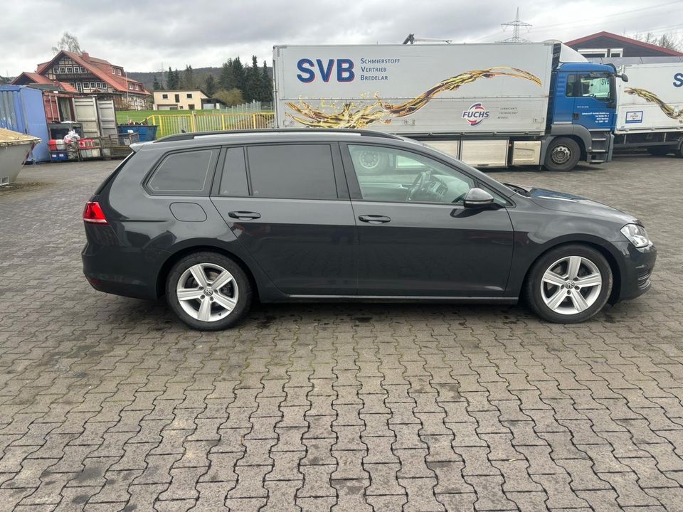 VW Golf 7 Kombi 2.0 TDI DSG 2.Hand in Marsberg