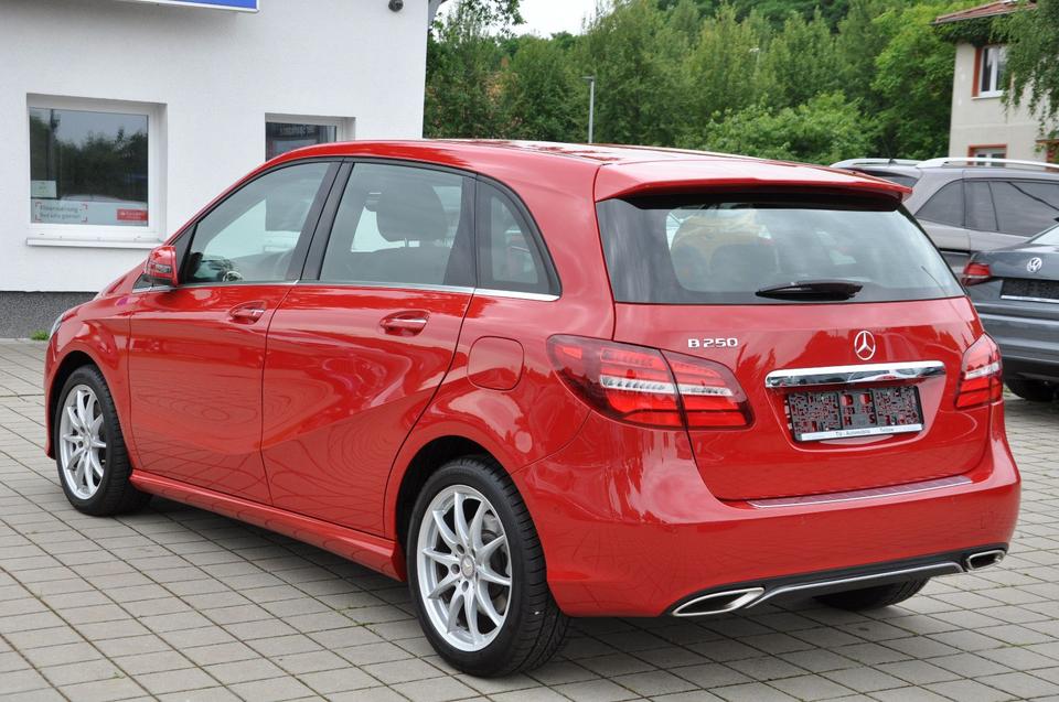 Mercedes-Benz B 250 CGI 7G-DCT LEDER-NAVI-LED-RKAM-KEYLESS GO in Teltow