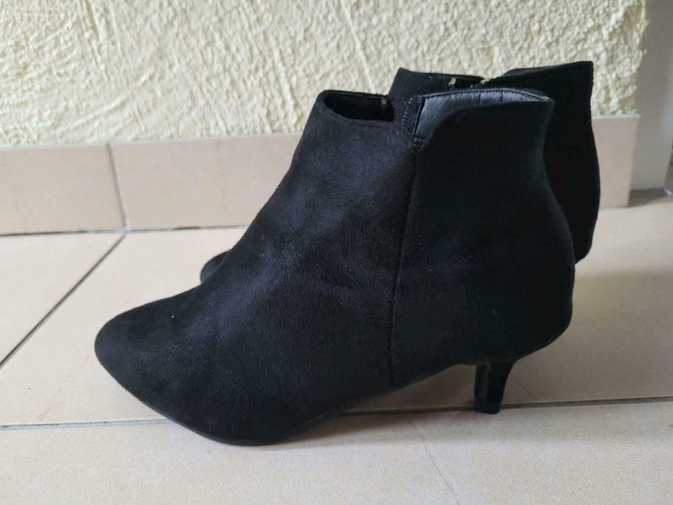 Damen Stiefelette 38 schwarz NEU in Neuwied