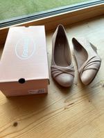 Graceland Pumps Absatzschuhe Rose rosa 42 fast NEU Wildleder Keil Sachsen - Neustadt Vorschau