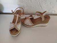 Sandalen Heine Beige Keilabsatz Neu 38 Schuhe Sommer Bayern - Stegaurach Vorschau