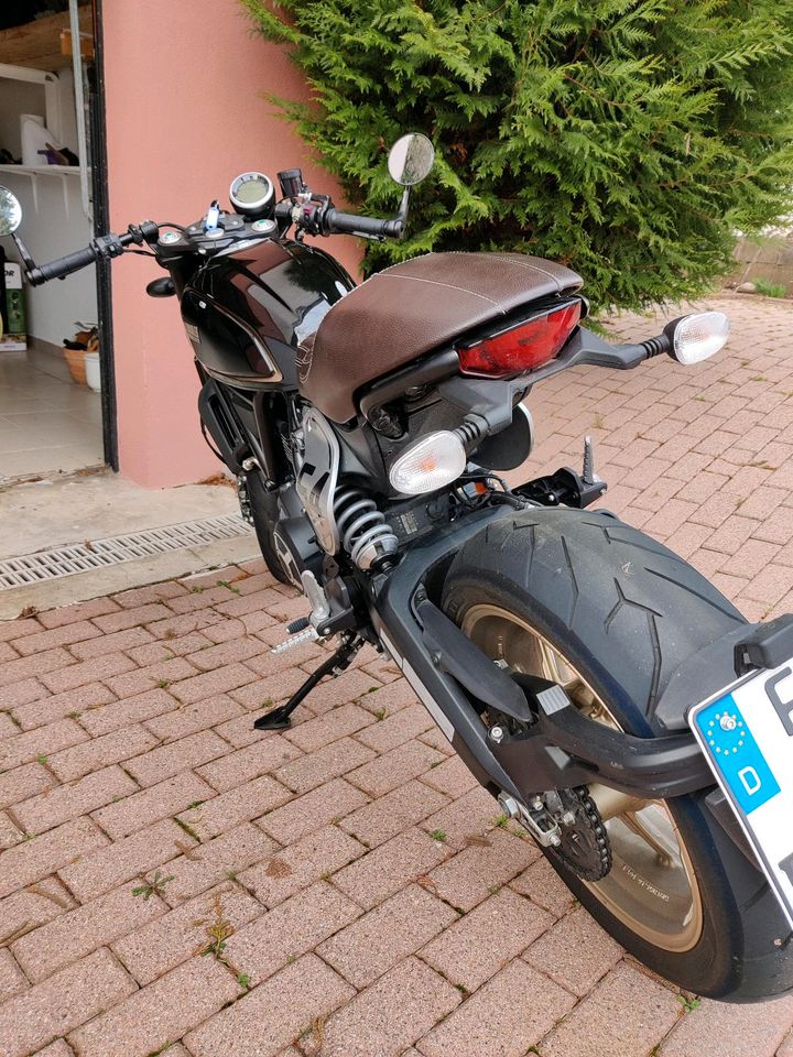 Ducati Scrambler Cafe Racer in Breisach am Rhein  