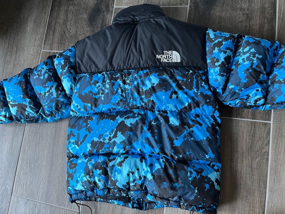 Wie neu! NorthFace 1996 retro nuptse Herren Gr S Camouflage Blau in Horneburg