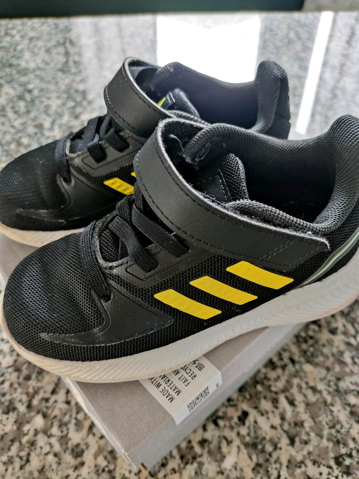 Sneaker Turnschuhe von adidas in Marklohe