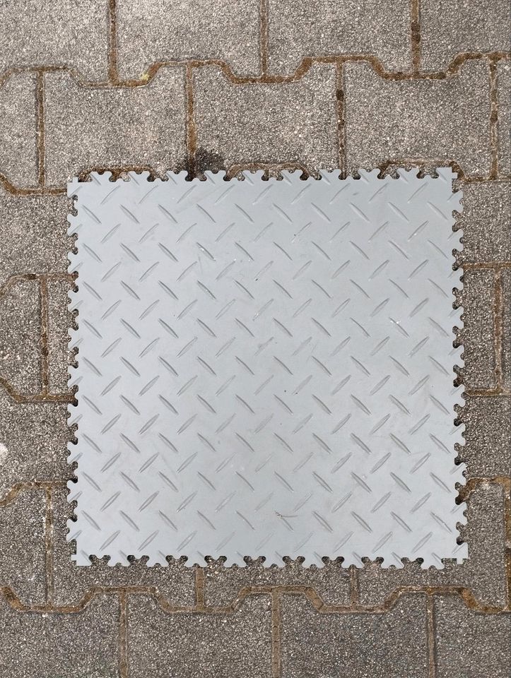 Steckboden aus Kunststoff (50x50cm), ca 80 Teile in Köln
