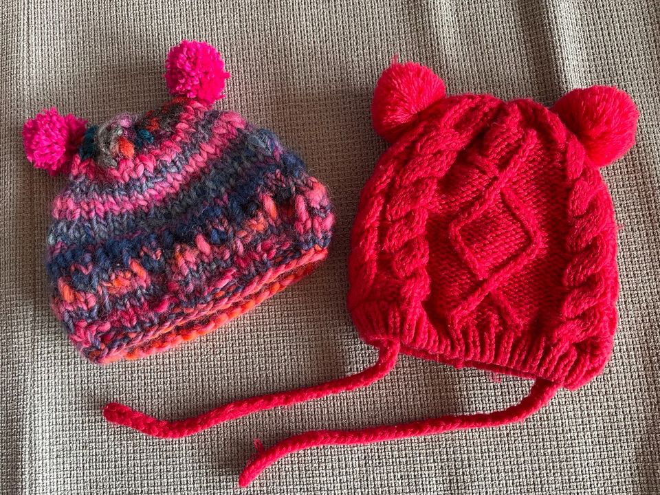 Kuschelige Baby Strickmützen Bommelmützen Gr. 86/92 in Mölsheim