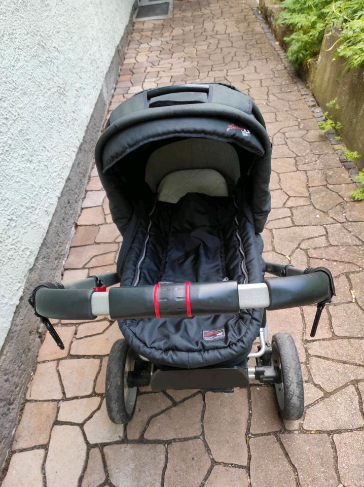 Hartan Kinderwagen in Korbach