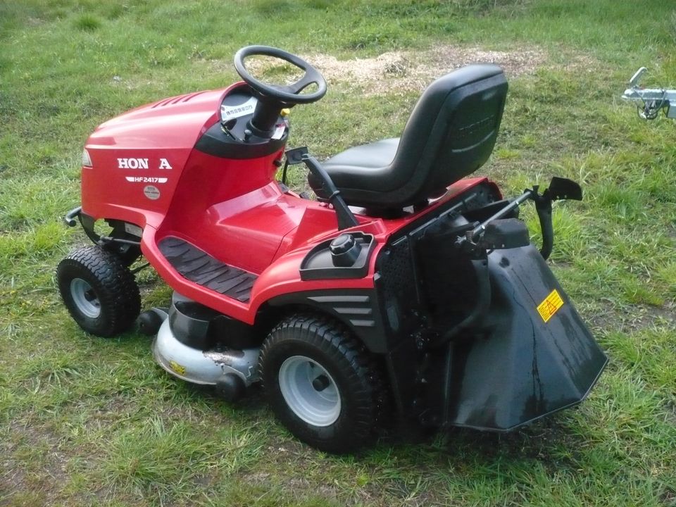 Honda Rasentraktor HF 2417 mit Transportanhänger zu vermieten in Ganderkesee