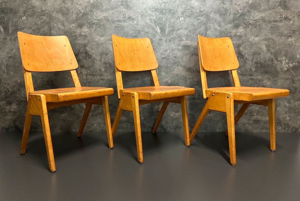 Gebrauchte Holzstühle Vintage Stühle Retro Stapelstühle Bauhaus in Frankfurt am Main