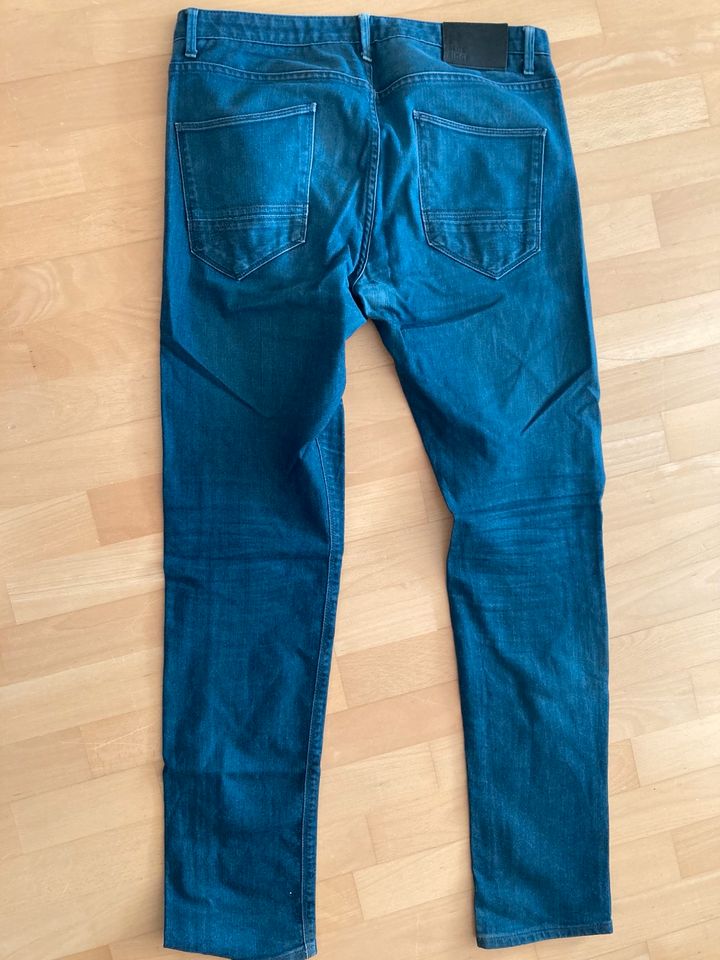 blaue Jeanshose (Gr. 34/36) in Neuss