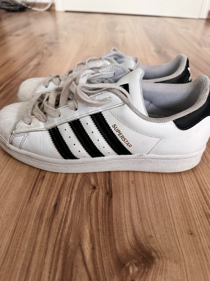 Adidas Superstar, Gr. 38 2/3 in Lindau