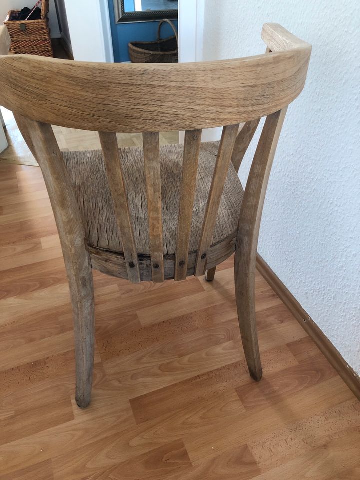 Antiker Stuhl für Liebhaber und Bastler in Kassel