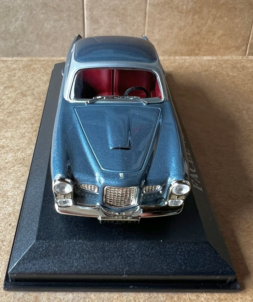 Modell 1:43 Facel Vega FV grau metallic 1955 Sockel Klarsichtbox in Herscheid