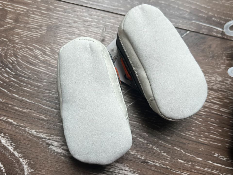 Oshkosh Baby / Newborn Schuhe 3 Paar – Gr. 0 in Hamburg