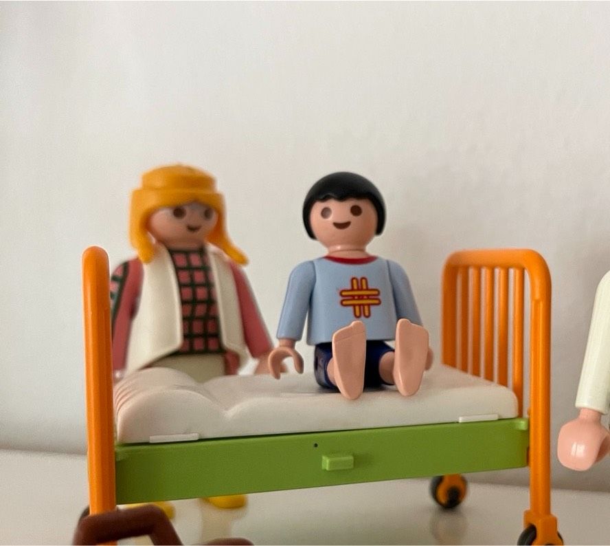 Playmobil-Set Ärztin, Krankenbett, Patient in Engen