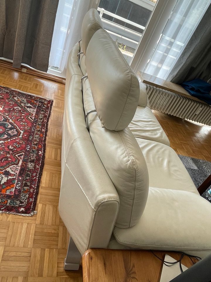 2 Ledersofas in Creme fast neu in Meerbusch