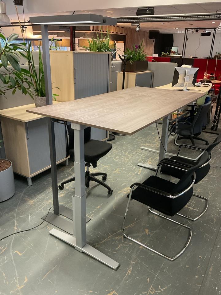 Schreibtisch elektrische höhenverstellbar von KÖNIG NEURATH in Mülheim (Ruhr)