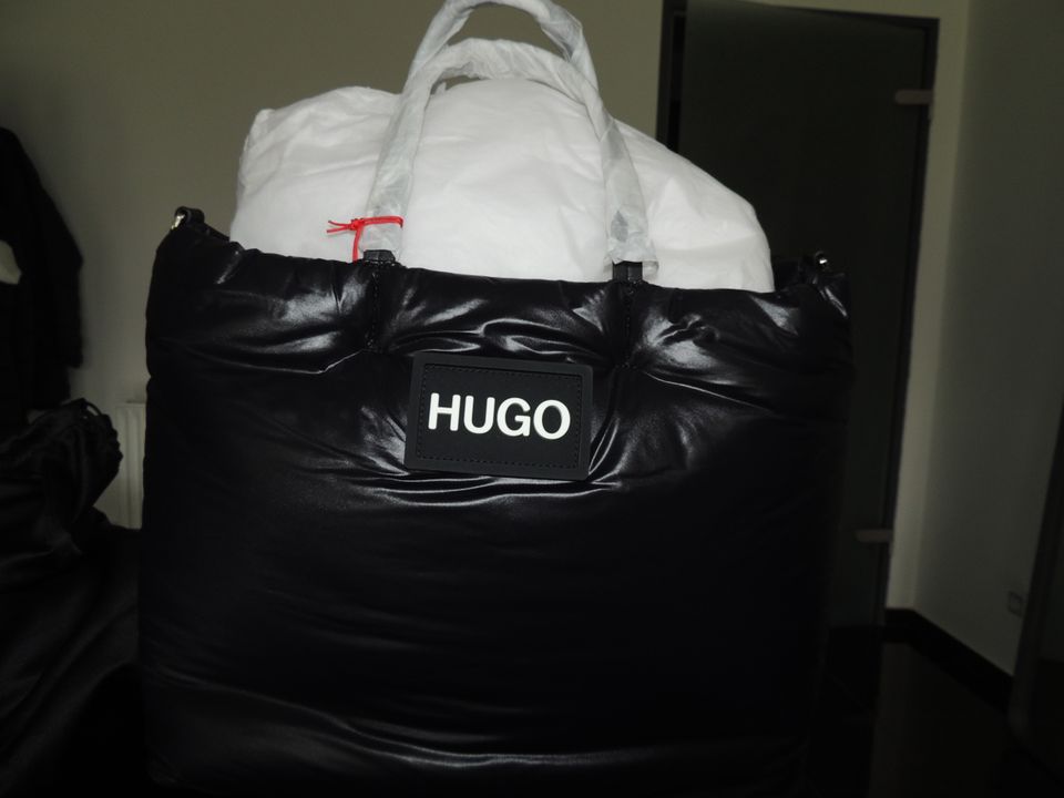 Hugo Record Shopper, Boss, Puffertasche,Stepptasche,schwarz,weiß in Sinn