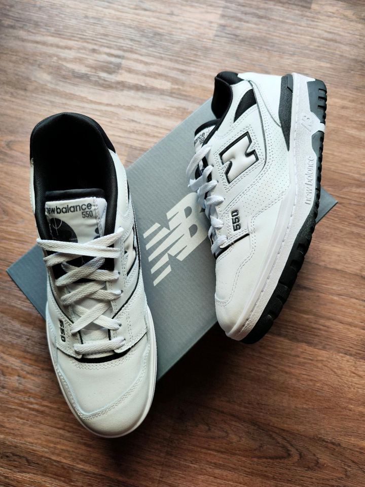 New Balance 550 Sneaker, weiß, schwarz, Größe 42 in Schwarzenbruck