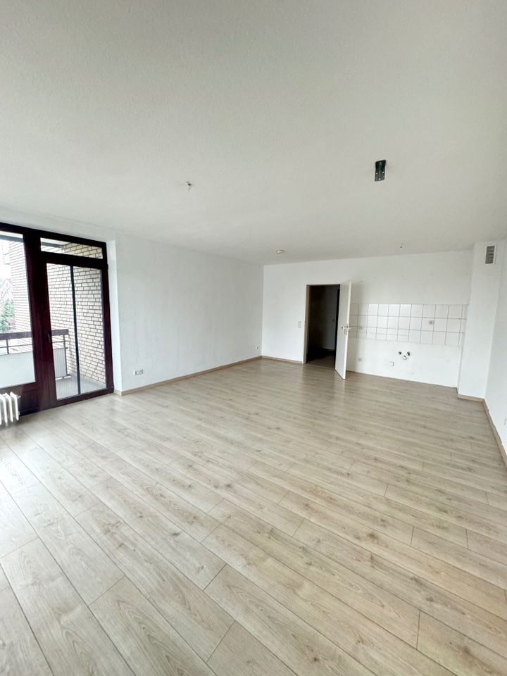 **Schriftliche Anfragen** - Helles Apartment in gepflegtem Mehrfamilienhaus + großer Balkon - 1 Zimmer in Duisburg