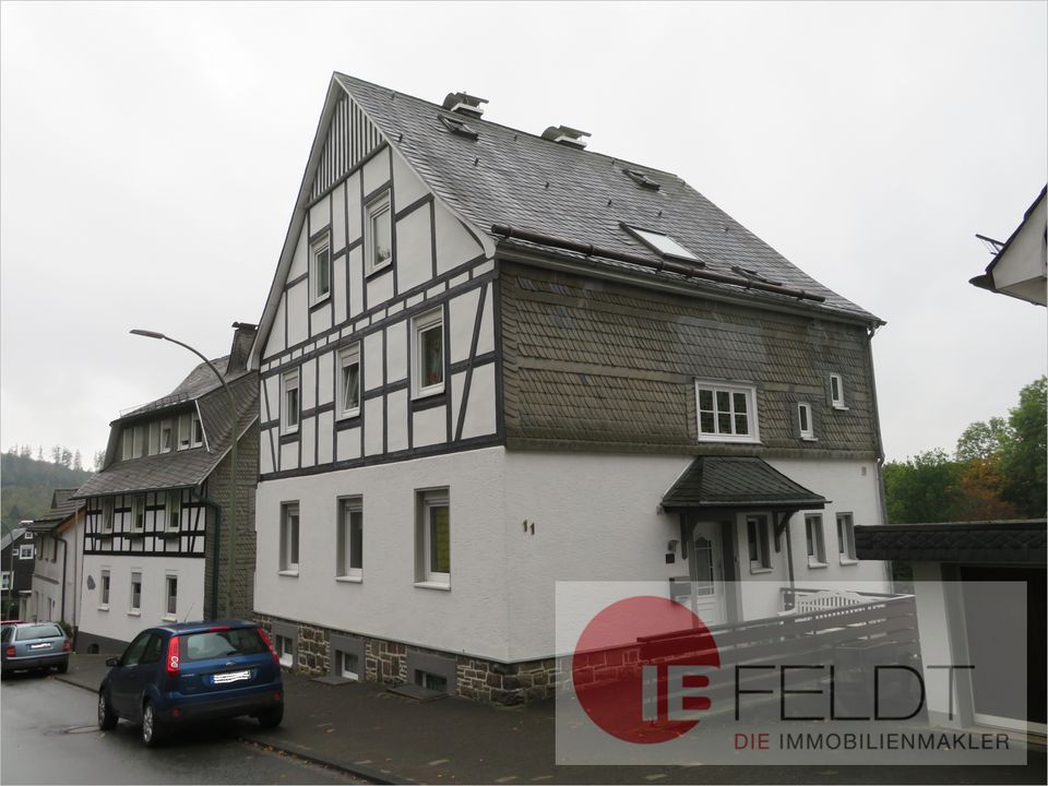 NEUER PREIS! PROVISIONSFREI!!! Schickes Dreifamilienhaus mit großem Grundstück in der Ortsmitte von Bad Fredeburg in Schmallenberg