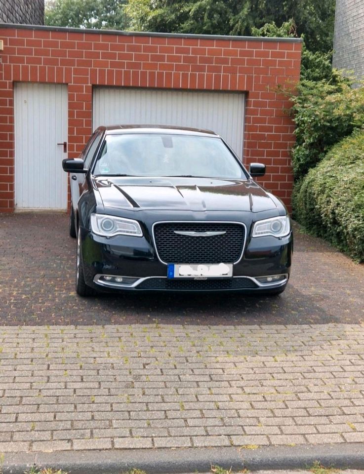 Chrysler 300c TÜV neu! in Bochum