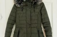 Wasserabweisende Outdoor-Jacke mit Kapuze, abs. neuwertig Obervieland - Habenhausen Vorschau