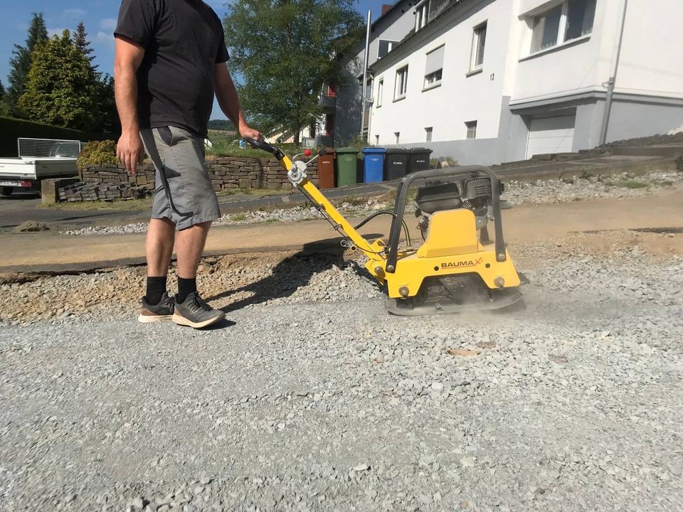 Baumaxx Rüttelplatte Verdichter 138kg zur Miete in Puderbach