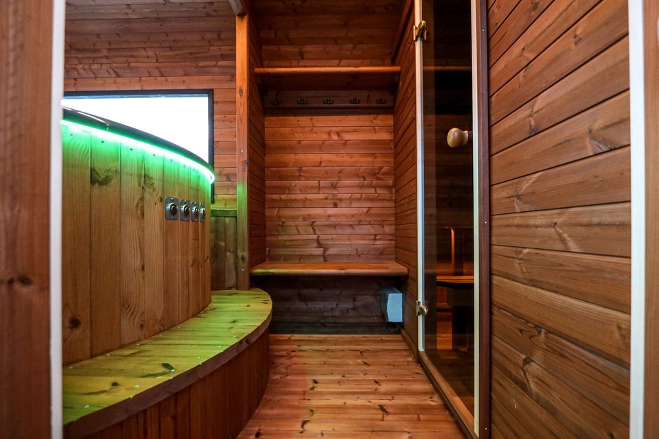 Gartensauna 5.4x2.35m Badefass LUX Kombi Sauna Hottub Fasssauna in Stuhr