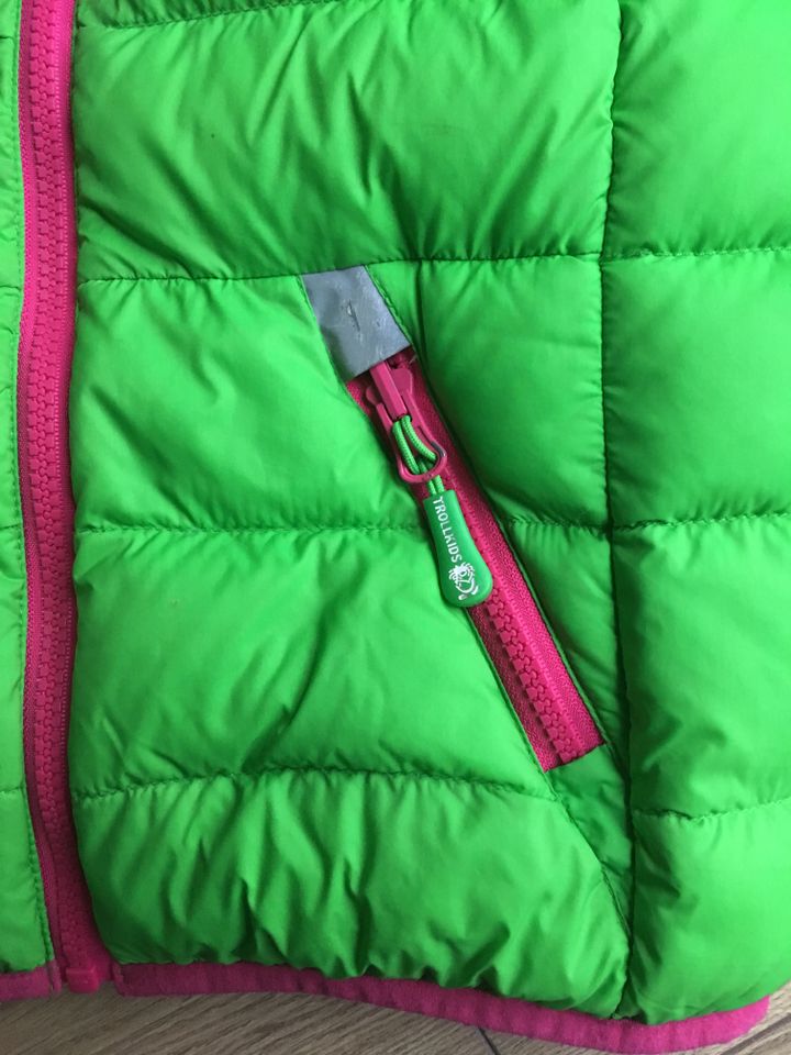 Trollkids Dovrefjell Daunenjacke Übergangsjacke Grün/Fuchsia in Baiersdorf