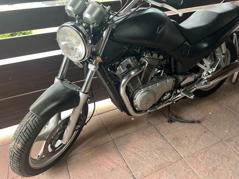 Suzuki VX 800 Oldtimer 30 Jahre alt sehr gut Zustand in Tüttendorf