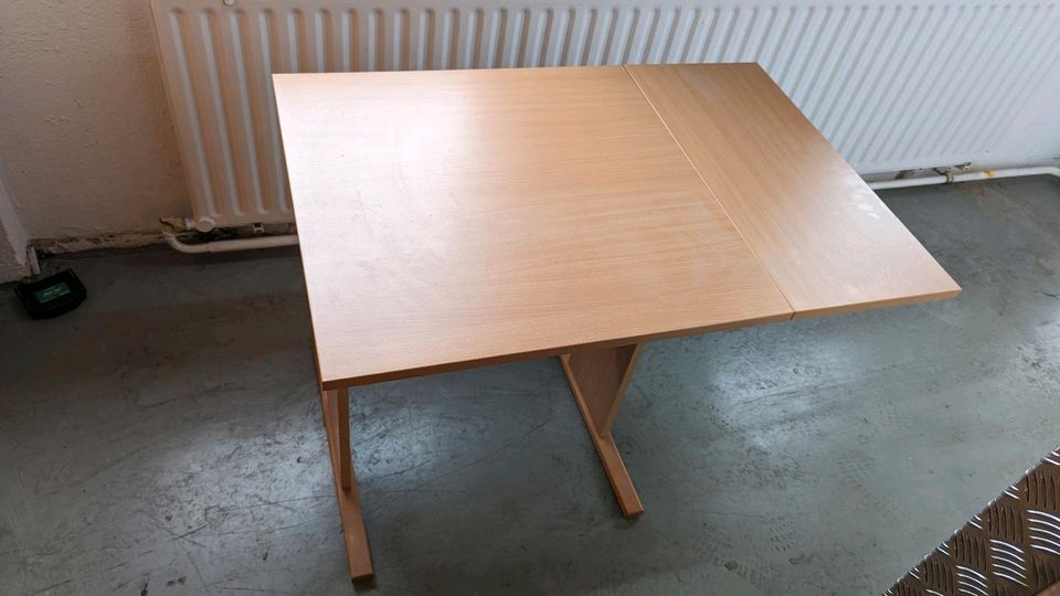 Ausziehbarer Tisch/Esstisch in Buche-Optik zu verkaufen in Berlin
