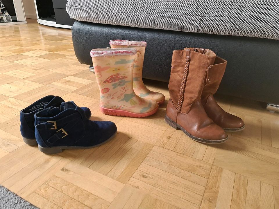 Schuhe Kinder Set 27 Mädchen Gummistiefel Stiefeletten Stiefel in Amorbach