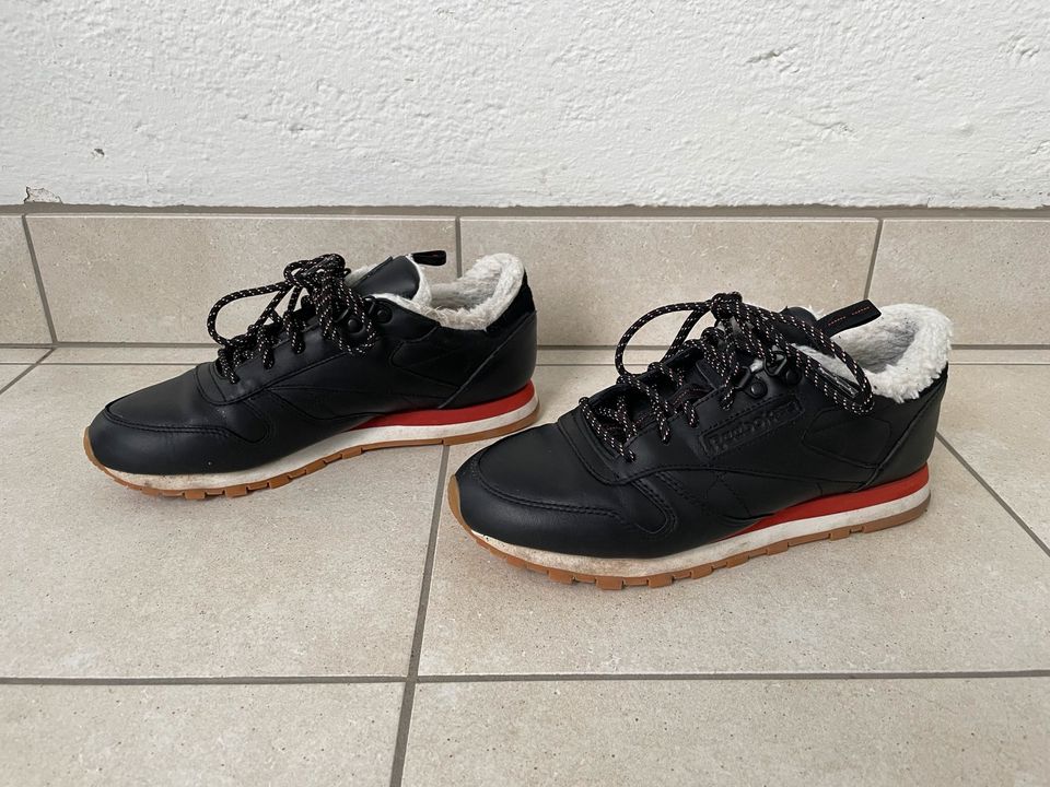 Reebok Sneaker gefüttert schwarz Gr. 38,5 in München