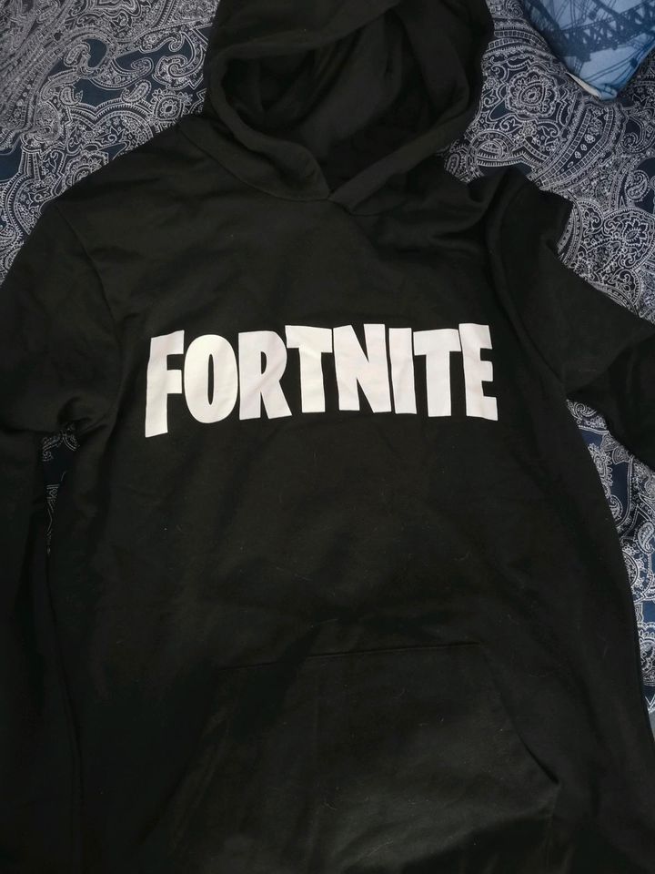 Hosen und Hoodie von fortnite in Kiel