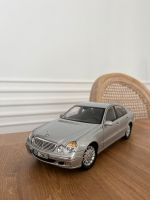 1:18 Kyosho Mercedes-Benz E Klasse W211 Essen-West - Frohnhausen Vorschau