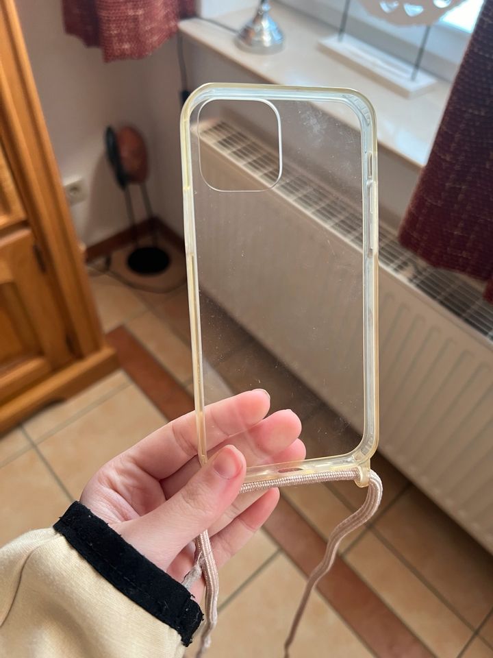 2x IPhone 12 Handyhüllen zu verkaufen in Weener