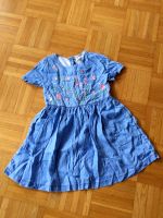 Süßes blaues Kleid mit Blumenstickerei, George, 110/116 Köln - Junkersdorf Vorschau