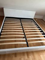 Bett aus weißen Kunstleder 180x200cmzu verschenken Feldmoching-Hasenbergl - Feldmoching Vorschau