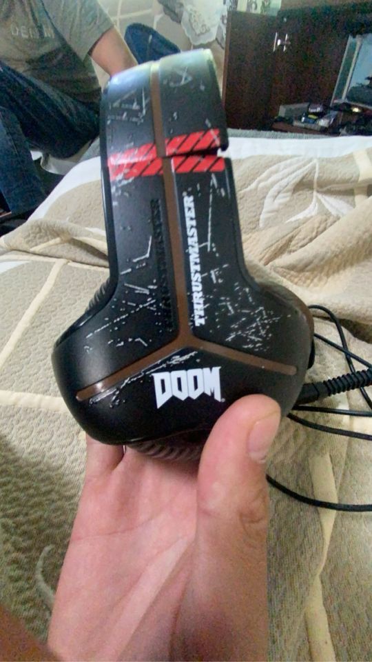 THRUSTMASTER Y-350X Doom Edition in Frankfurt am Main