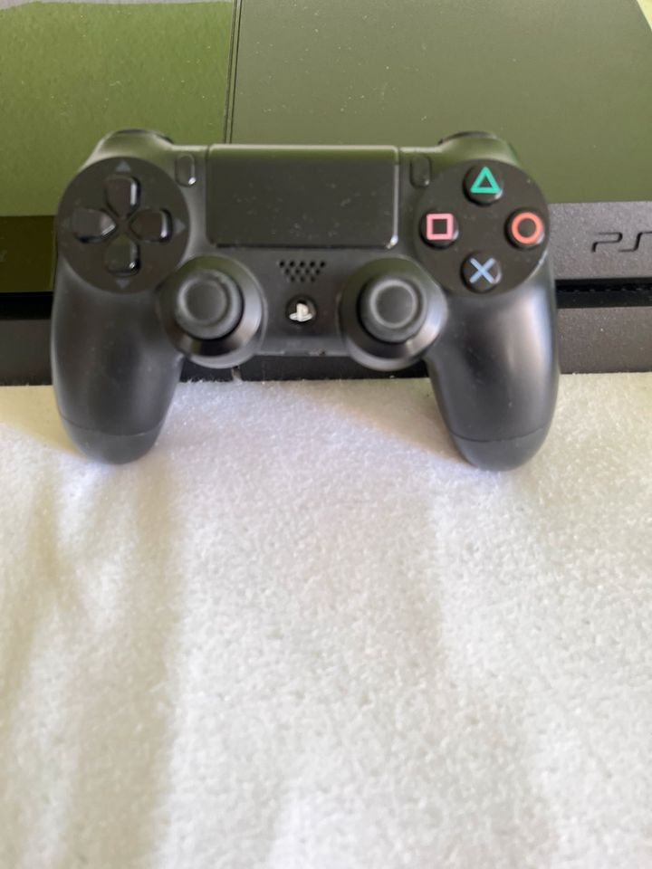 PlayStation 4 mit Controler /Kabel /Headset in Kiel