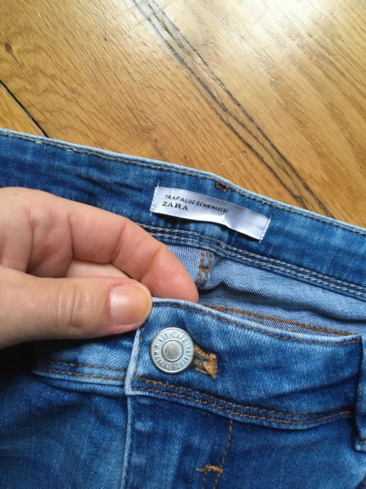 Coole Zara Jeans Gr 36/38 in Ludwigsburg