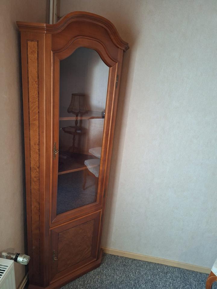 Möbelset (Herrenzimmer) Eckvitrine, Sekretär, Schrank klein in Querfurt