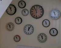 Nebenuhren Bahnhofsuhren Wanduhr Normaluhr Fabrikuhr Sammlung Lindenthal - Köln Müngersdorf Vorschau