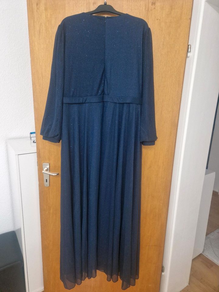 Abendkleid neu Größe 54 aber passt auch auf Größen 52, 50, 48. in Troisdorf