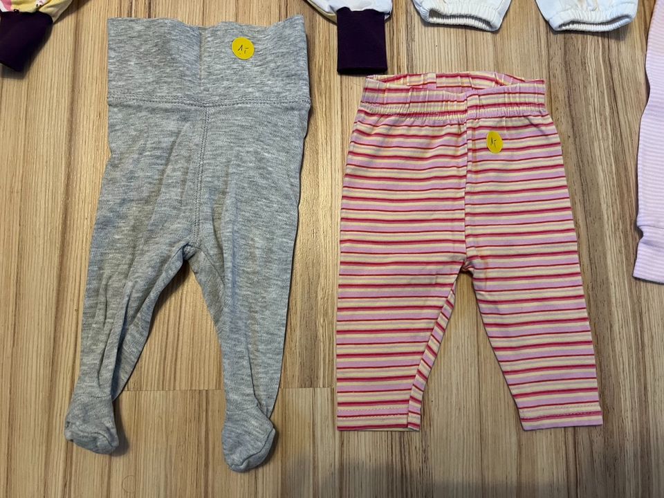 Paket aus 5 Hosen für kleine zauberhafte Mädchen, Größe 50/56 in Emmendingen