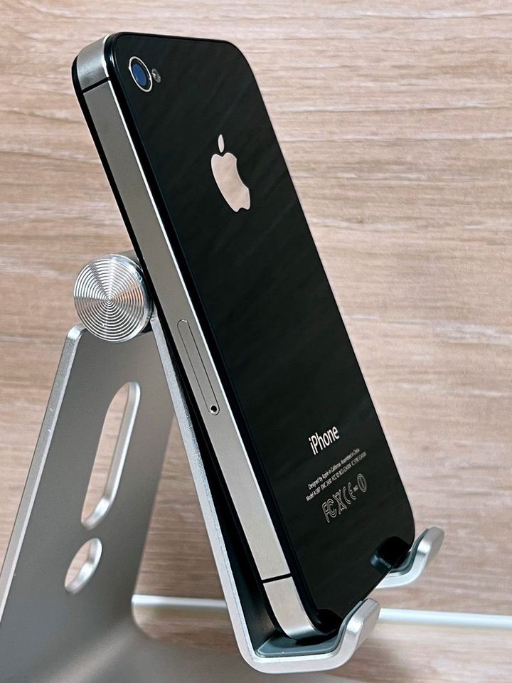 Apple iPhone 4S / 8 GB Schwarz TOP ZUSTAND + neue Nixon Hülle in Meiningen